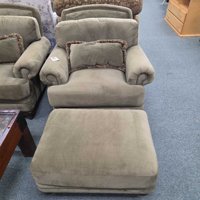 THOMASVILLE CHAIR WITH OTTOMAN BKS