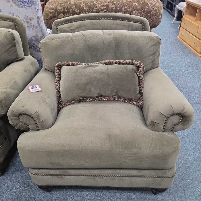 THOMASVILLE CHAIR WITH OTTOMAN BKS