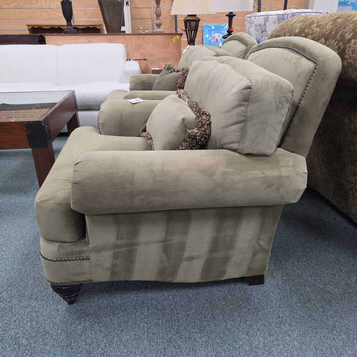 THOMASVILLE CHAIR WITH OTTOMAN BKS