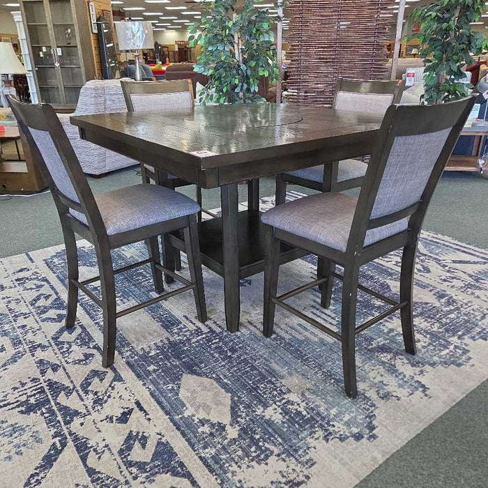 TABLE WITH LAZYSUSAN AND 4 CHAIRS BTK