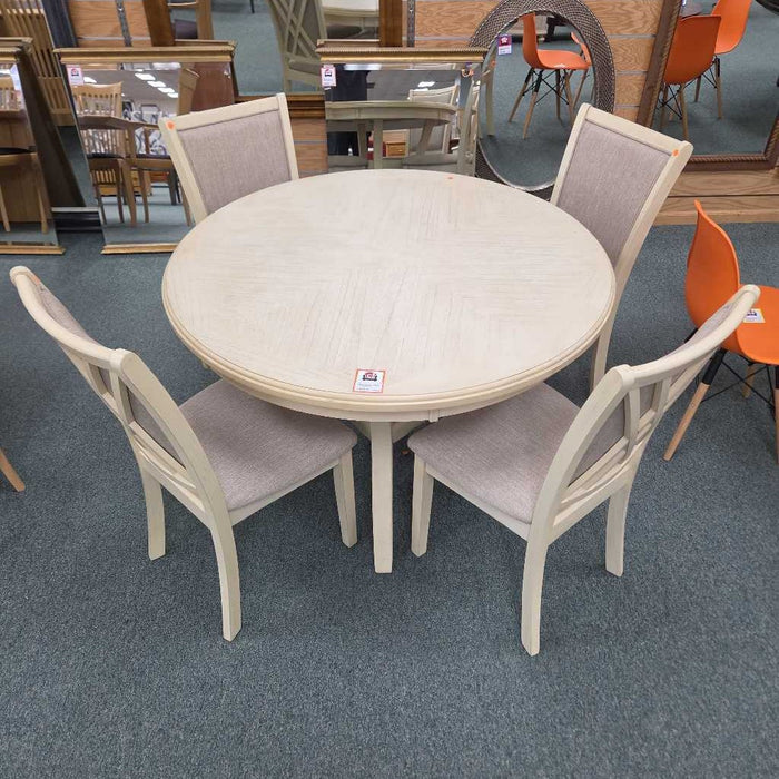 TABLE 4 CHAIRS LSH