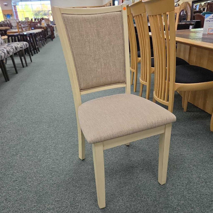 TABLE 4 CHAIRS LSH