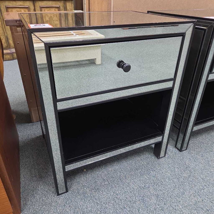 MIRRORED NIGHTSTAND SK