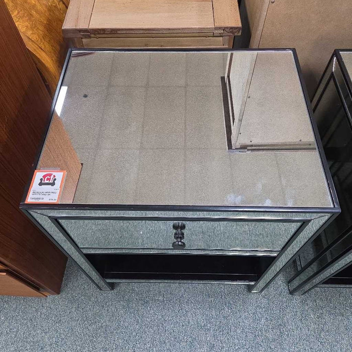 MIRRORED NIGHTSTAND SK