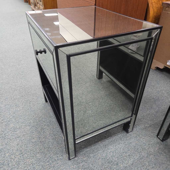 MIRRORED NIGHTSTAND SK