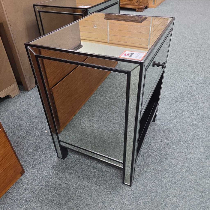 MIRRORED NIGHTSTAND SK