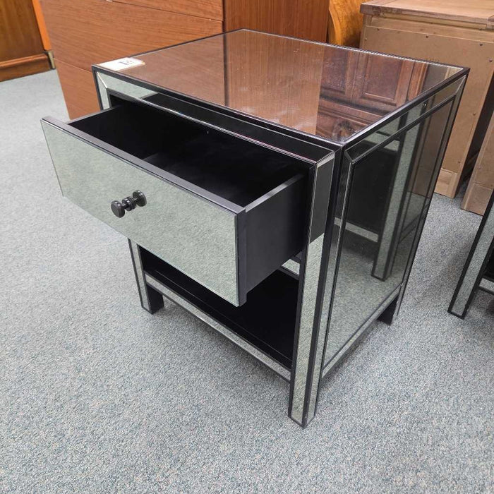 MIRRORED NIGHTSTAND SK
