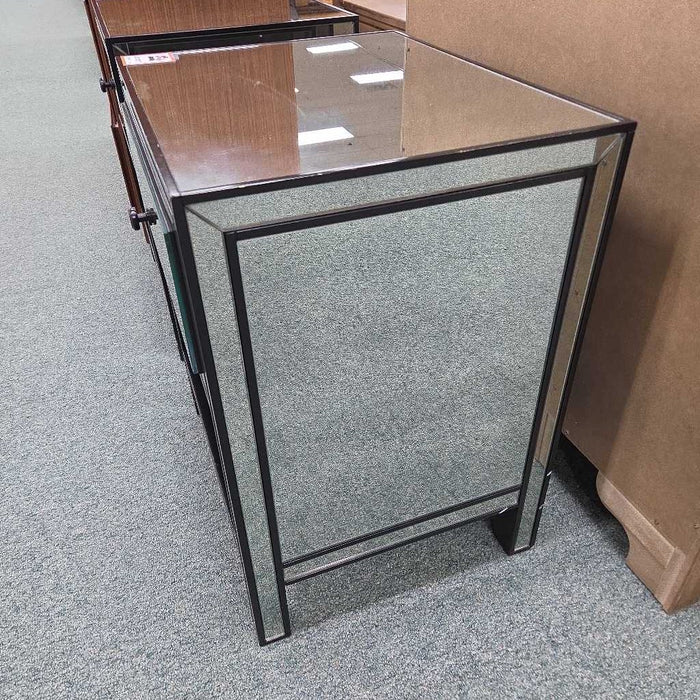 MIRRORED NIGHTSTAND SK