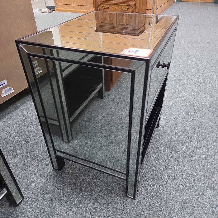 MIRRORED NIGHTSTAND SK
