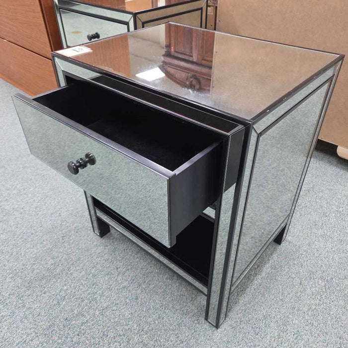MIRRORED NIGHTSTAND SK