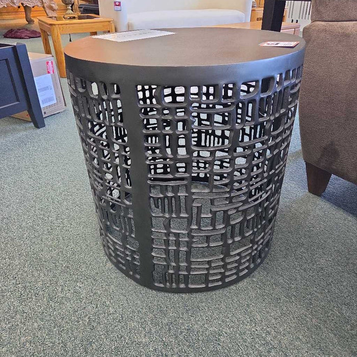 BERNHARDT AARON CHAIRSIDE TABLE LSH