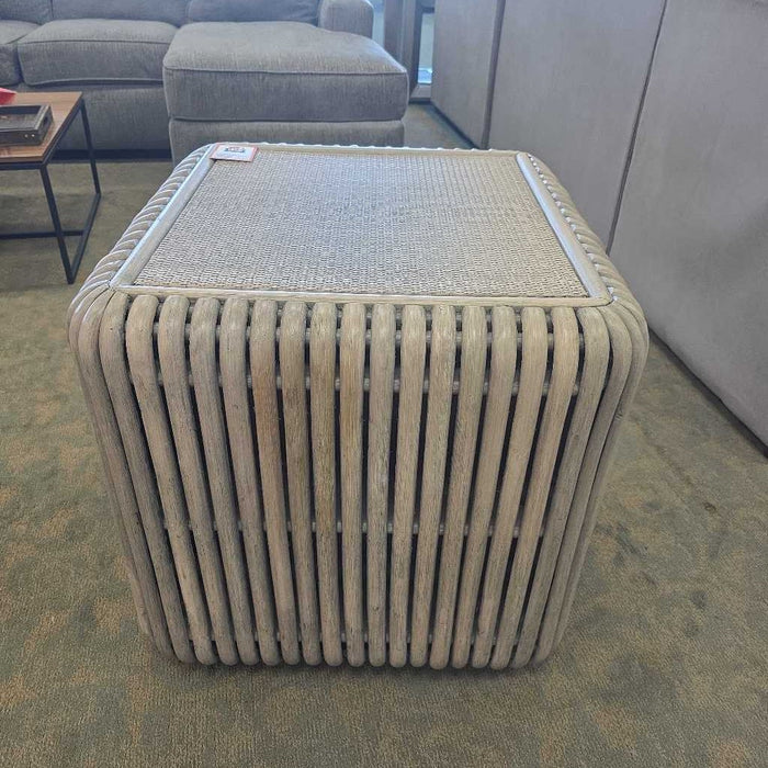 BRAXTON CULLER END TABLE BTK