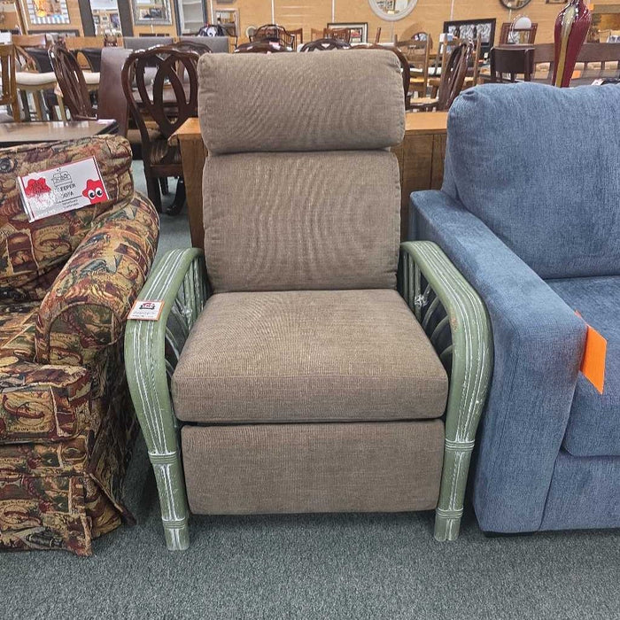 WICKER RECLINER BTK