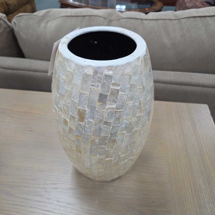 TILED VASE BT