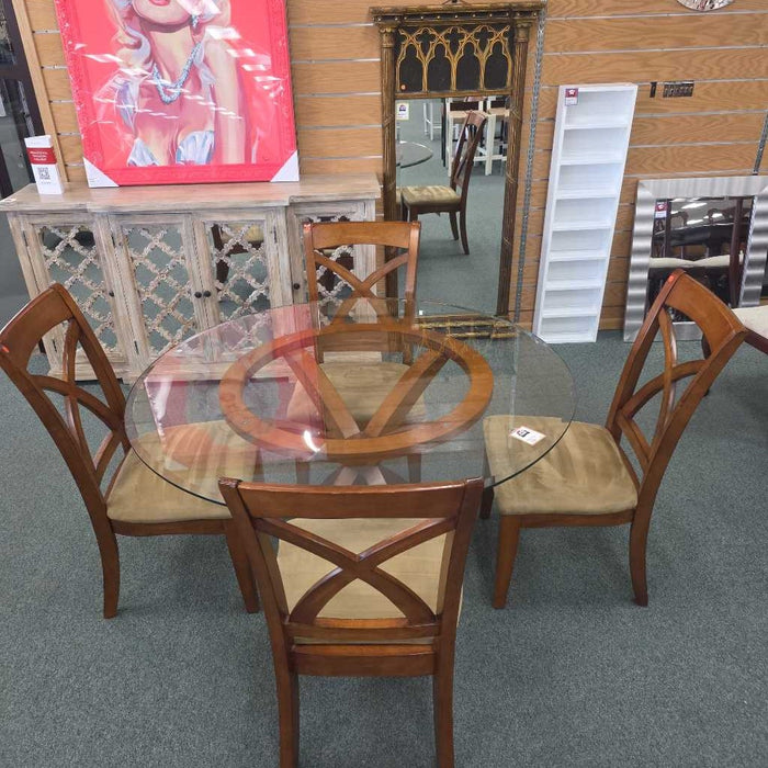 BASSETT TABLE WITH 4 CHAIRS LTT