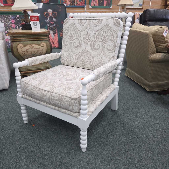 WHITE BOBBIN ACCENT CHAIR BBM
