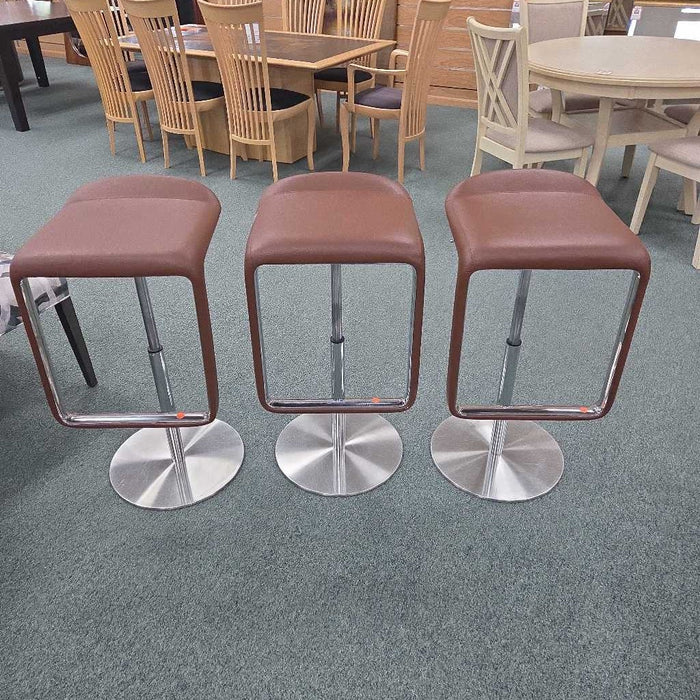 SET OF 3 STOOLS BTK