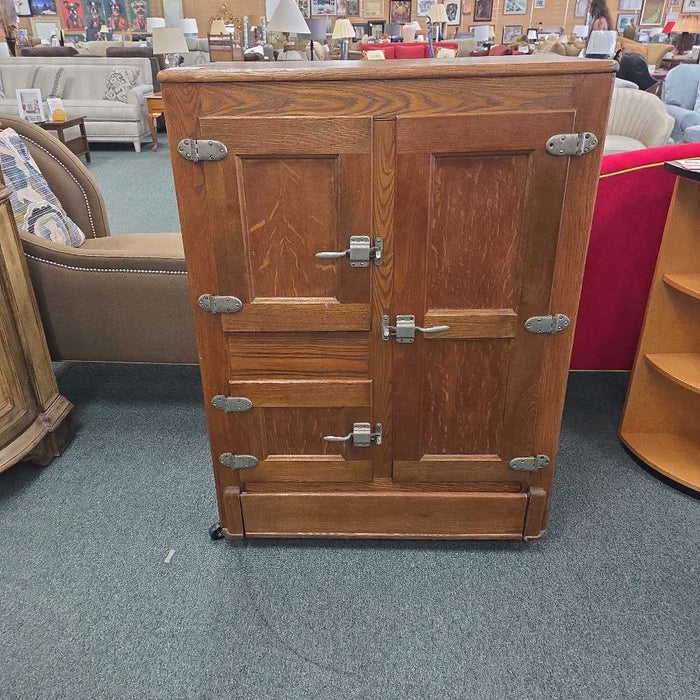 VINTAGE ICE BOX KIK