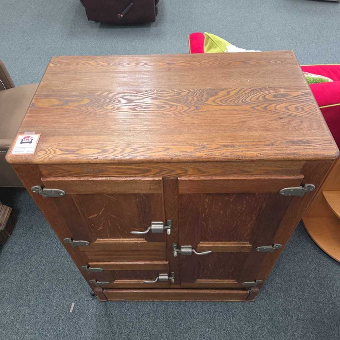 VINTAGE ICE BOX KIK