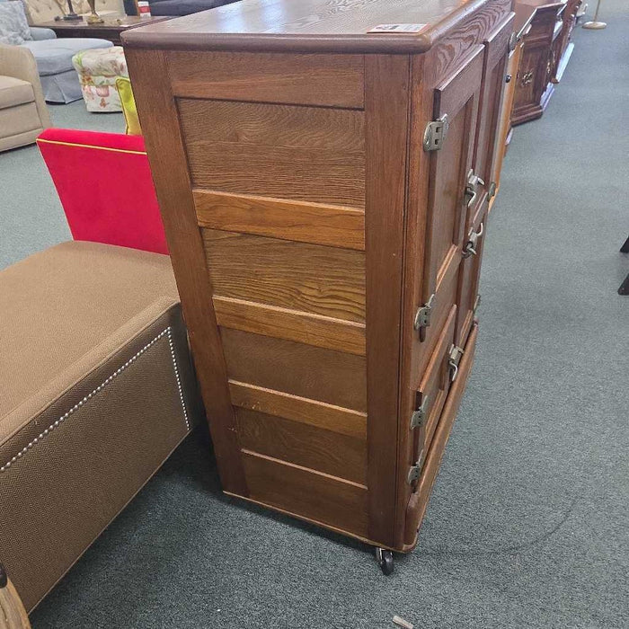 VINTAGE ICE BOX KIK