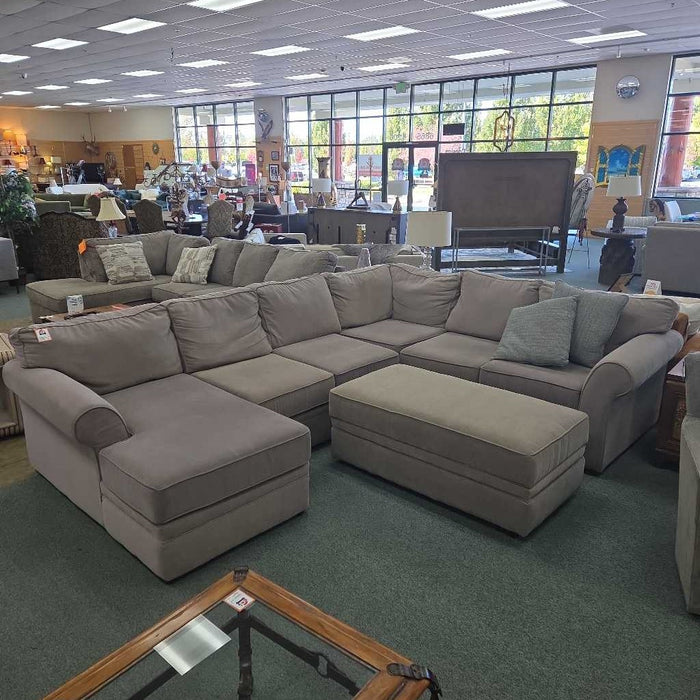 SECTIONAL SOFA WITH OTTOMAN ATH