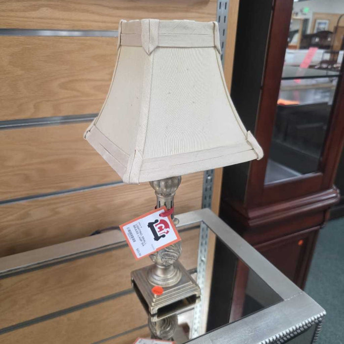 SMALL BRASS LAMP BA