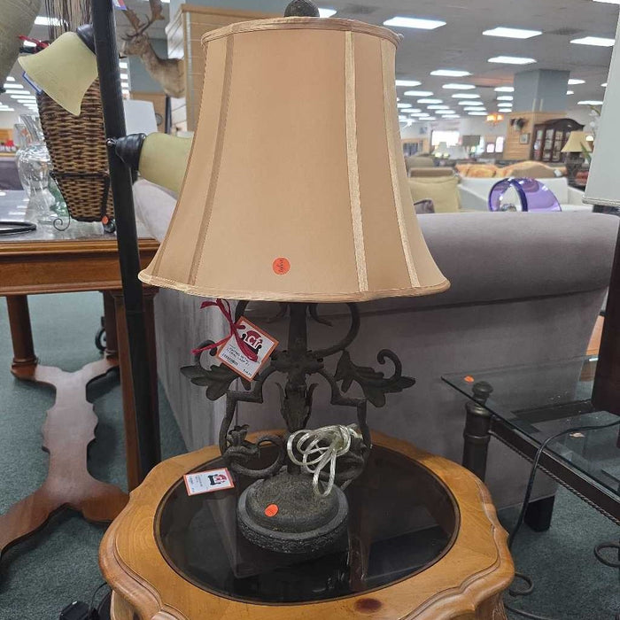 METAL FLORAL LAMP BT
