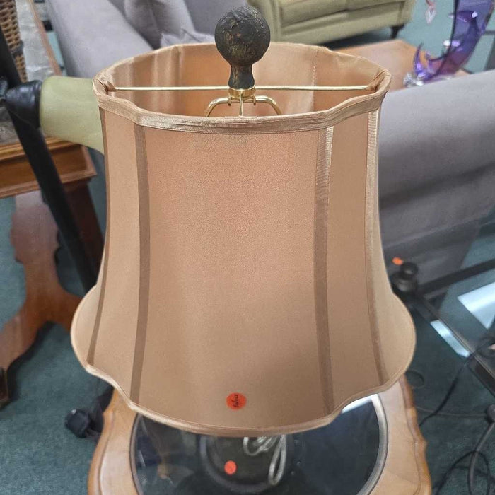 METAL FLORAL LAMP BT