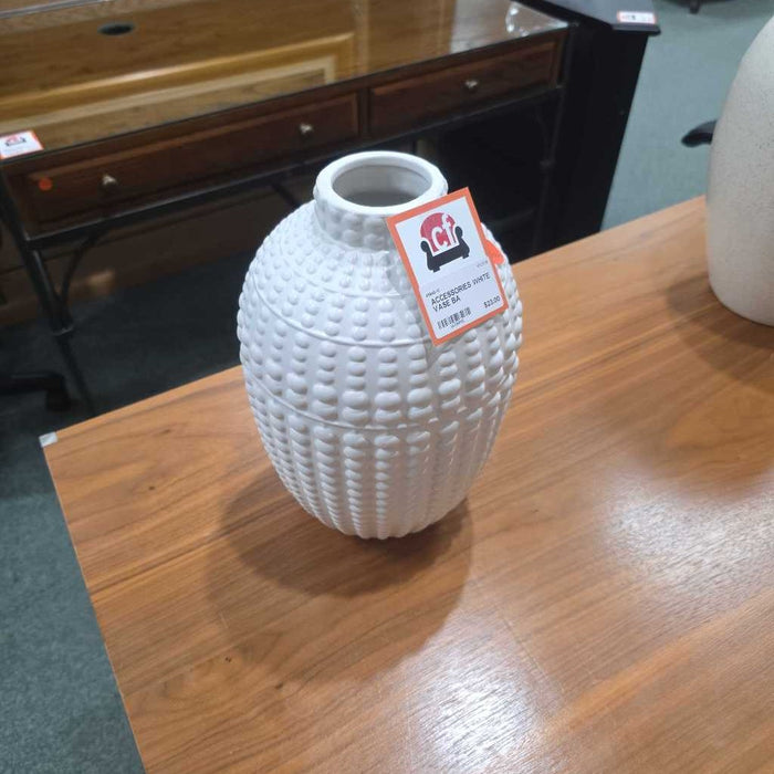 WHITE VASE BA