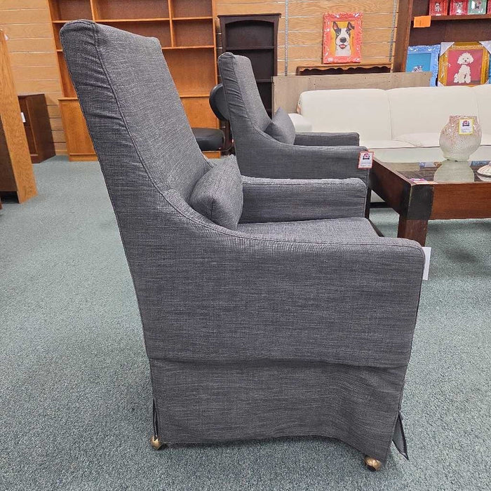 ACCENT CHAIR WITH CASTERS MI