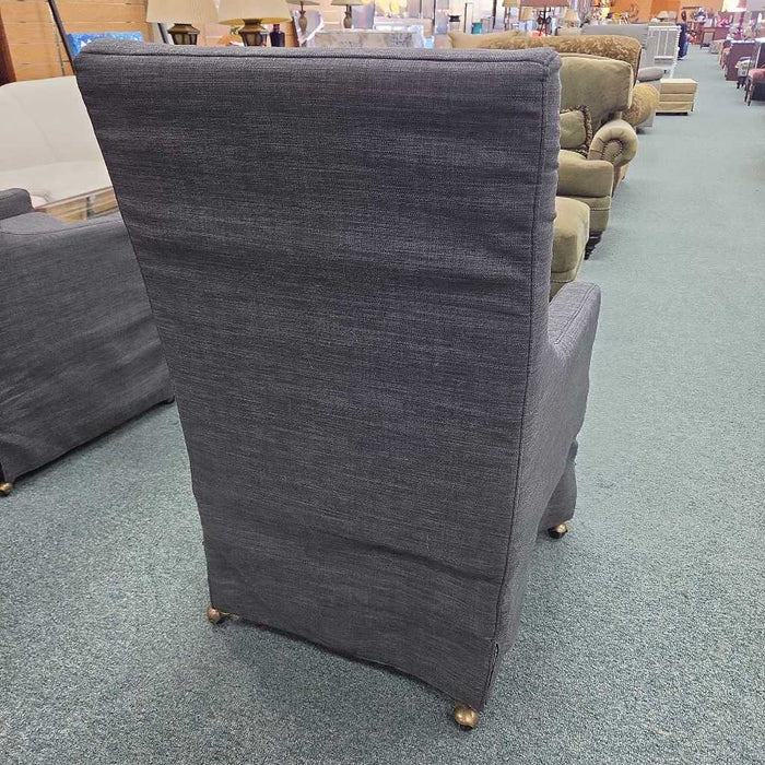 ACCENT CHAIR WITH CASTERS MI