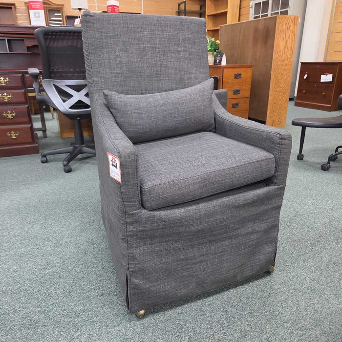 ACCENT CHAIR WITH CASTERS MI