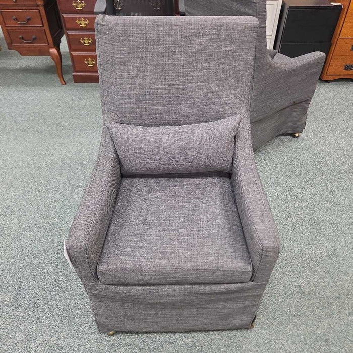 ACCENT CHAIR WITH CASTERS MI