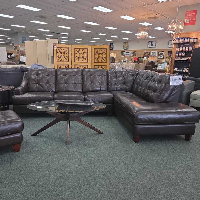 BASSETT 2PC SECTIONAL SOFA CKK