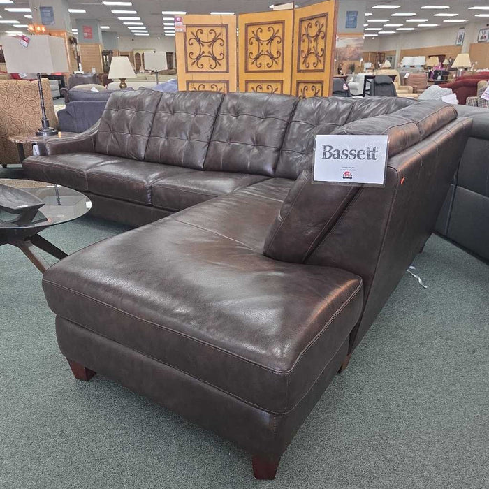 BASSETT 2PC SECTIONAL SOFA CKK