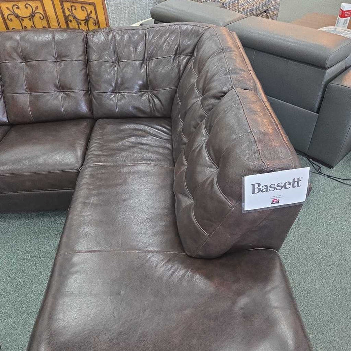 BASSETT 2PC SECTIONAL SOFA CKK