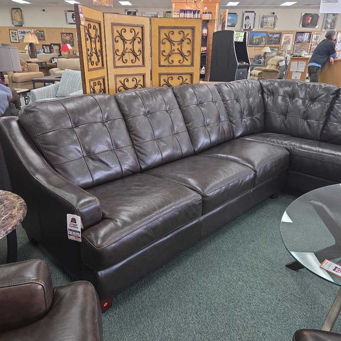 BASSETT 2PC SECTIONAL SOFA CKK