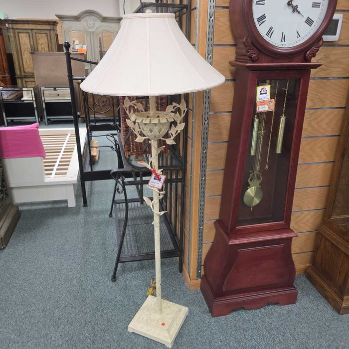 FLOOR LAMP AT