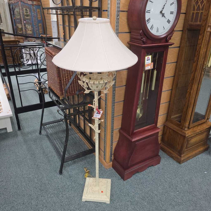 FLOOR LAMP AT