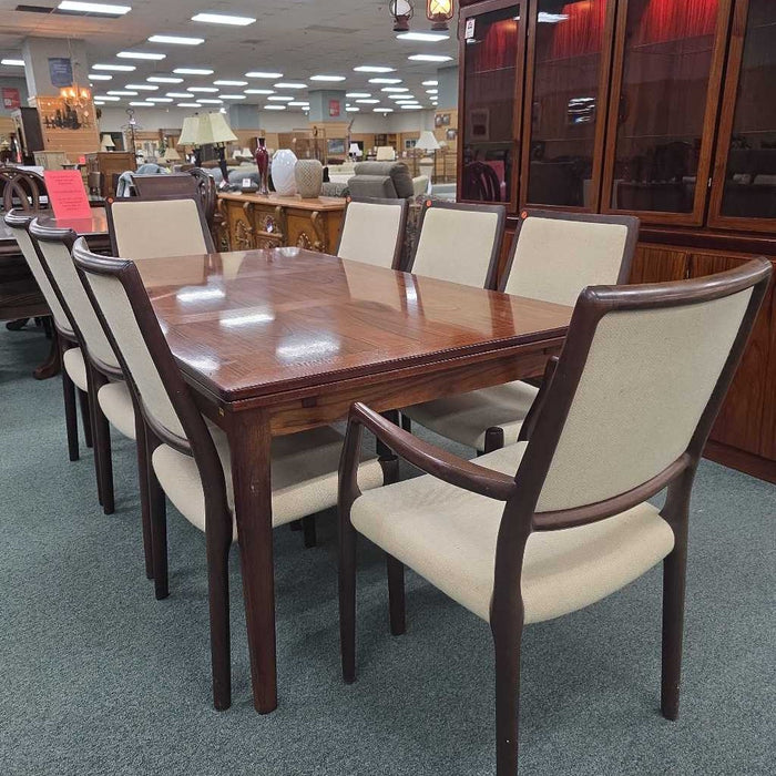 TABLE WITH 8 CHAIRS MIH