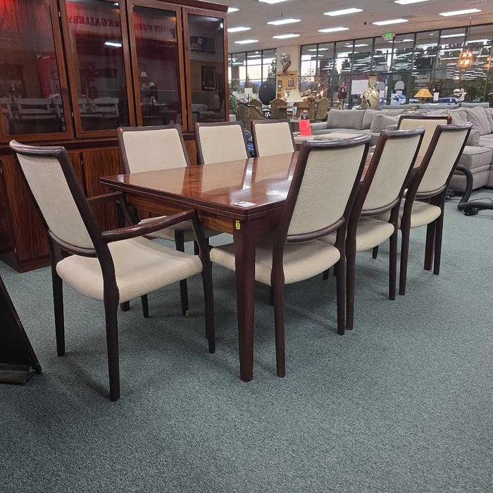 TABLE WITH 8 CHAIRS MIH