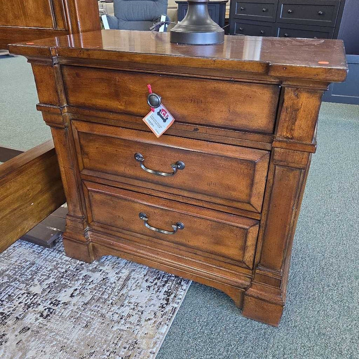 HOOKER NIGHTSTAND BTK