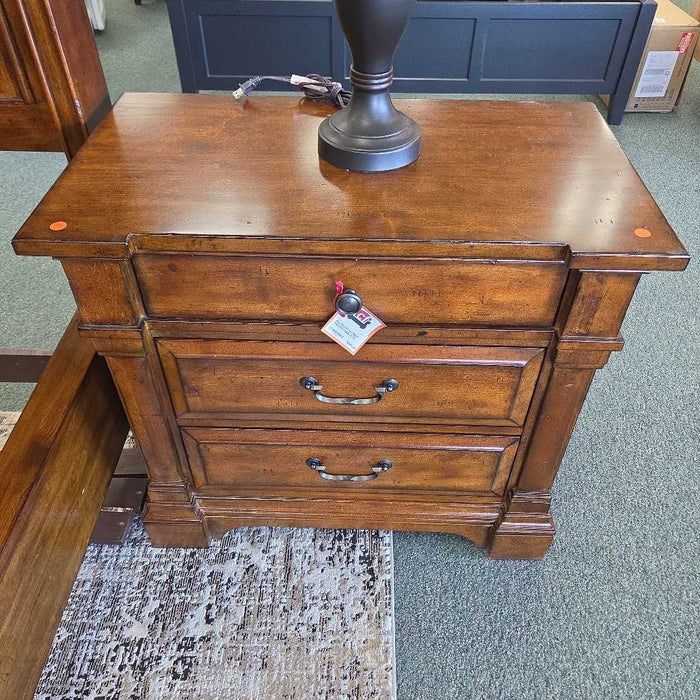 HOOKER NIGHTSTAND BTK