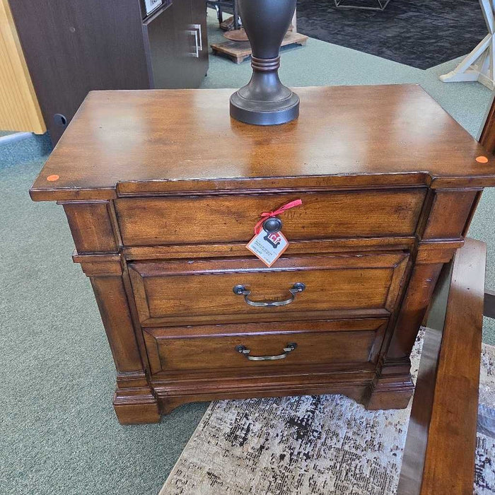 HOOKER NIGHTSTAND BTK