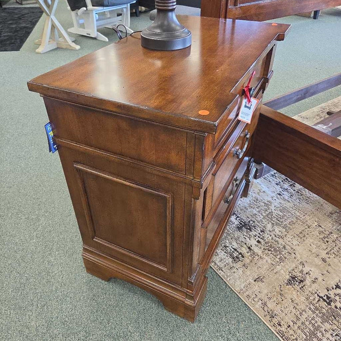 HOOKER NIGHTSTAND BTK