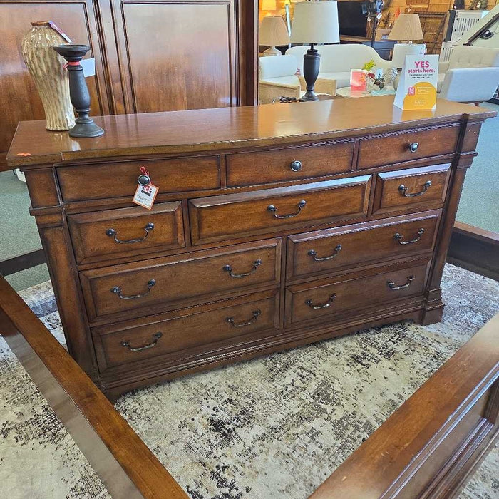 HOOKER DRESSER KLH