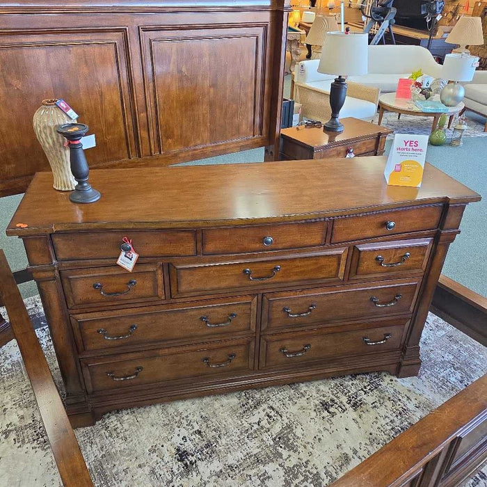 HOOKER DRESSER KLH