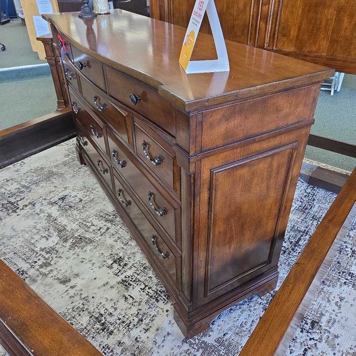 HOOKER DRESSER KLH