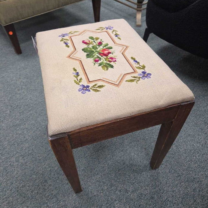 FOOTSTOOL BA