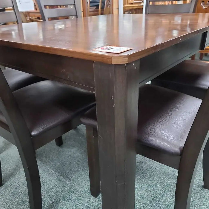 TABLE WITH LEAF AND 6 CHAIRS LCH Rock's Consign Furniture Reno